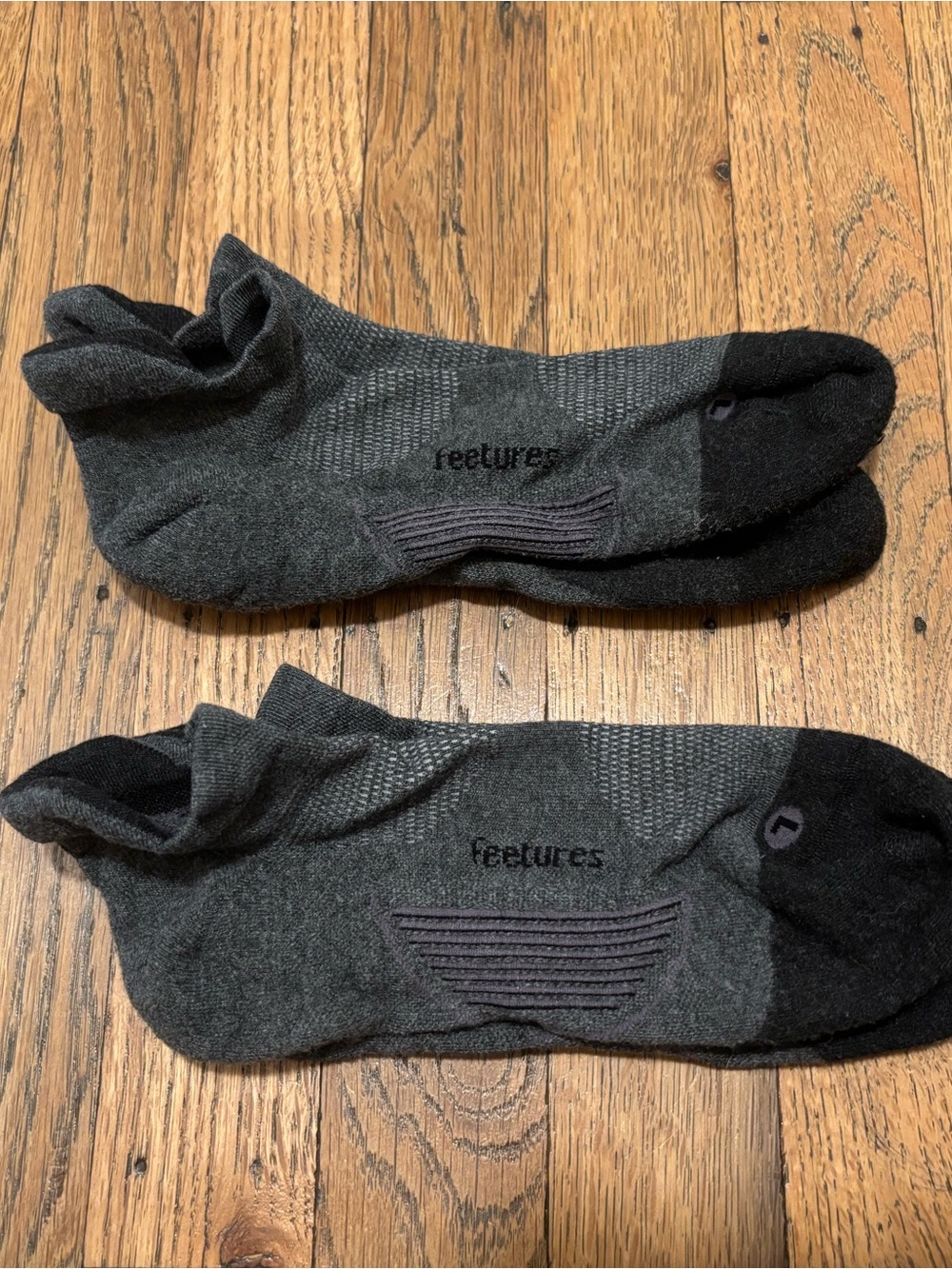 Feetures Women's tab ankle Socks